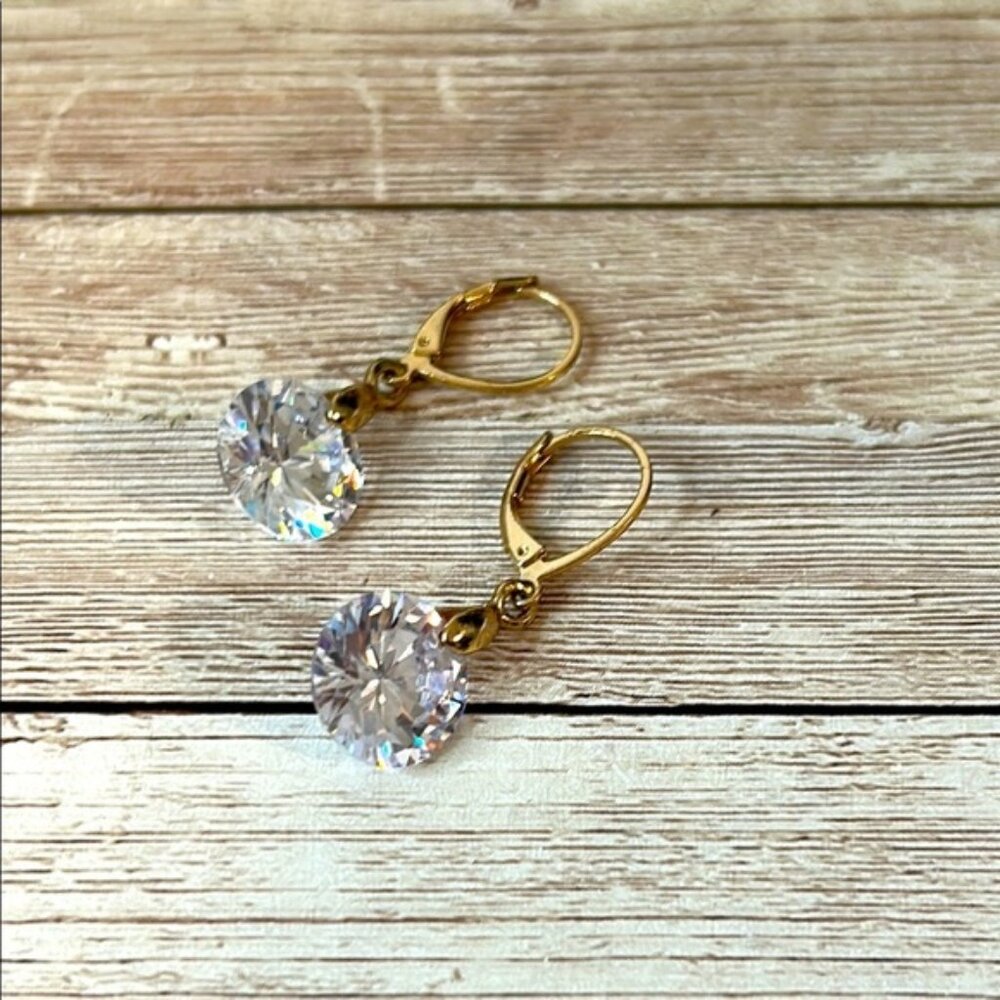 Elegant Gold and Crystal Drop Earrings